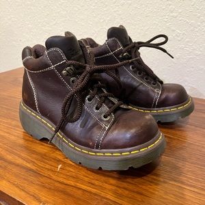 Dr. Marten’s 8542 Leather Ankle Boots Black Women’s size 7 , men’s size 6.